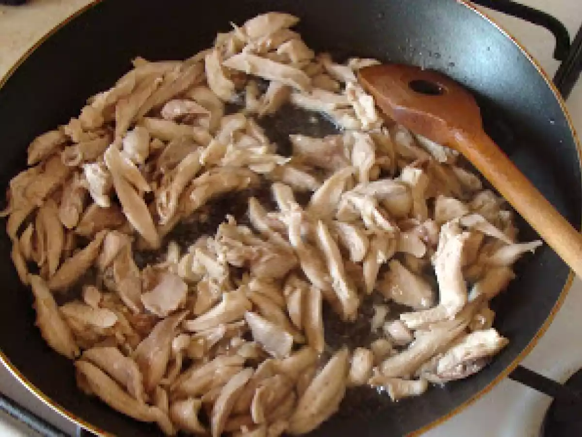 Paste cu sos alb de pui - poza 3