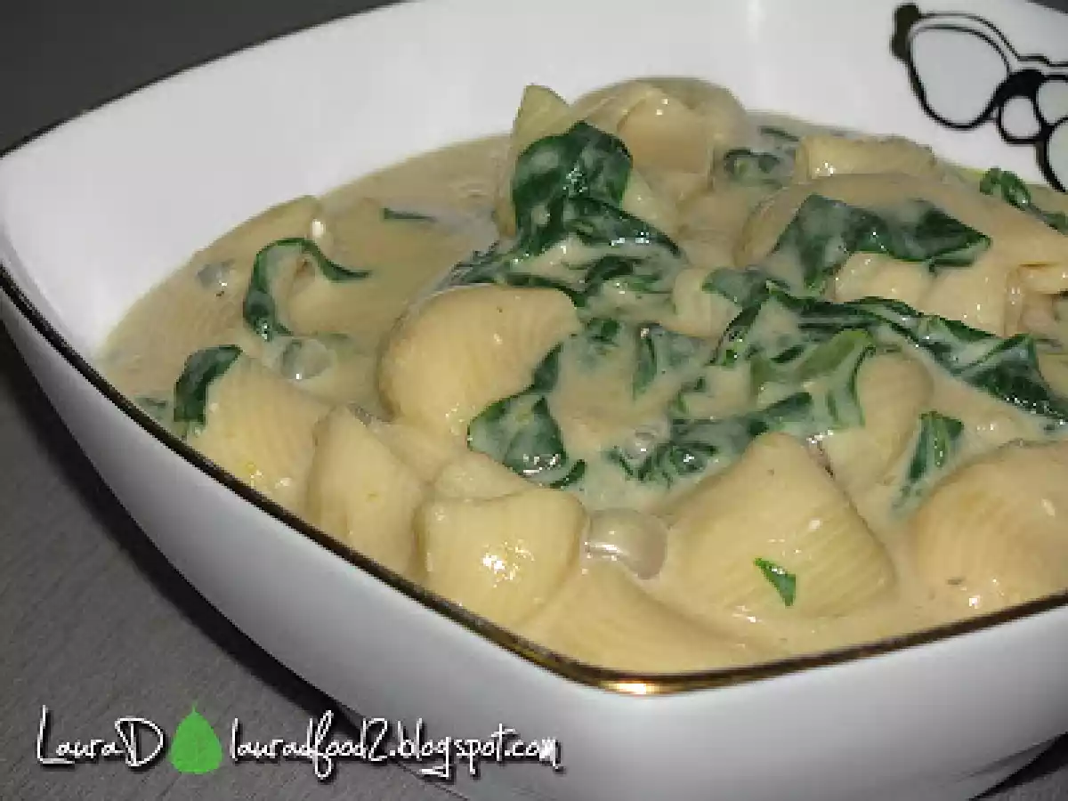 Paste cu sos cremos de branza albastra si spanac - poza 2