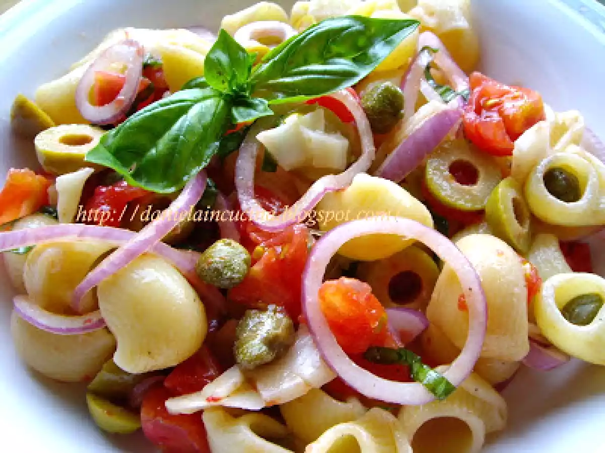 Paste cu sos crud si brinza/Pasta con sugo crudo e formaggio