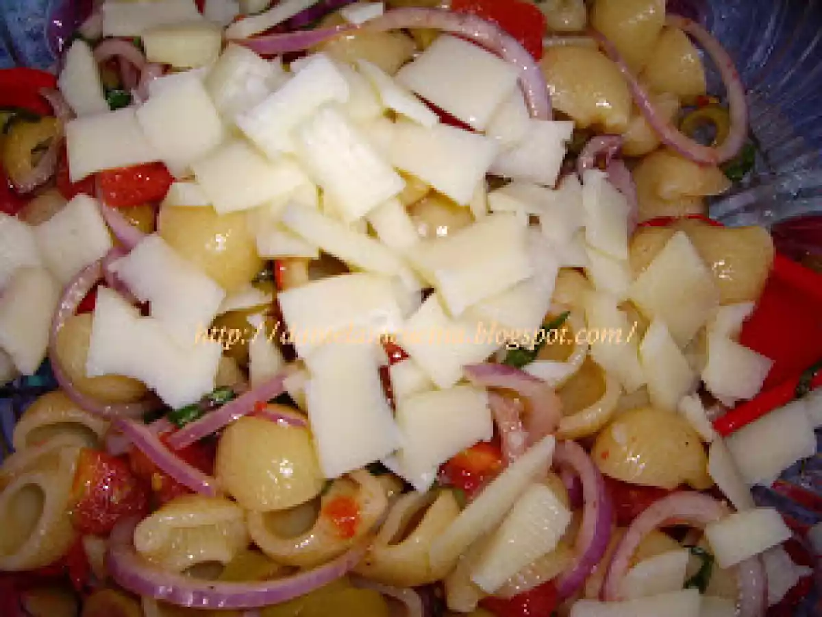 Paste cu sos crud si brinza/Pasta con sugo crudo e formaggio - poza 5