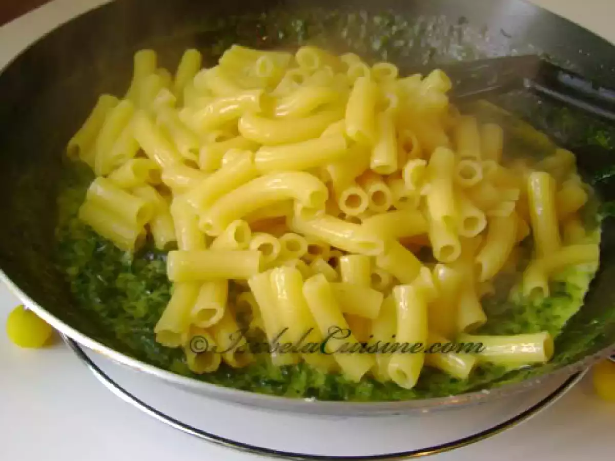 Paste cu sos de gorgonzola si spanac - poza 5