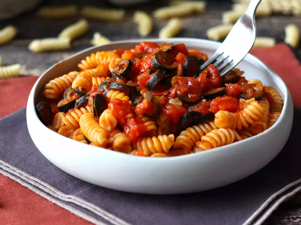 Paste cu sos de măsline: ieftine, gustoase și ușor de preparat! - poza 5