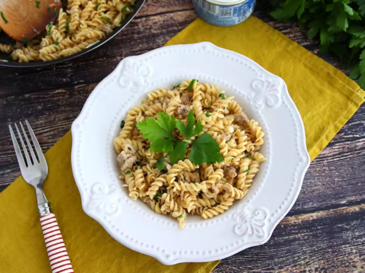 Paste cu sos si ton - poza 4