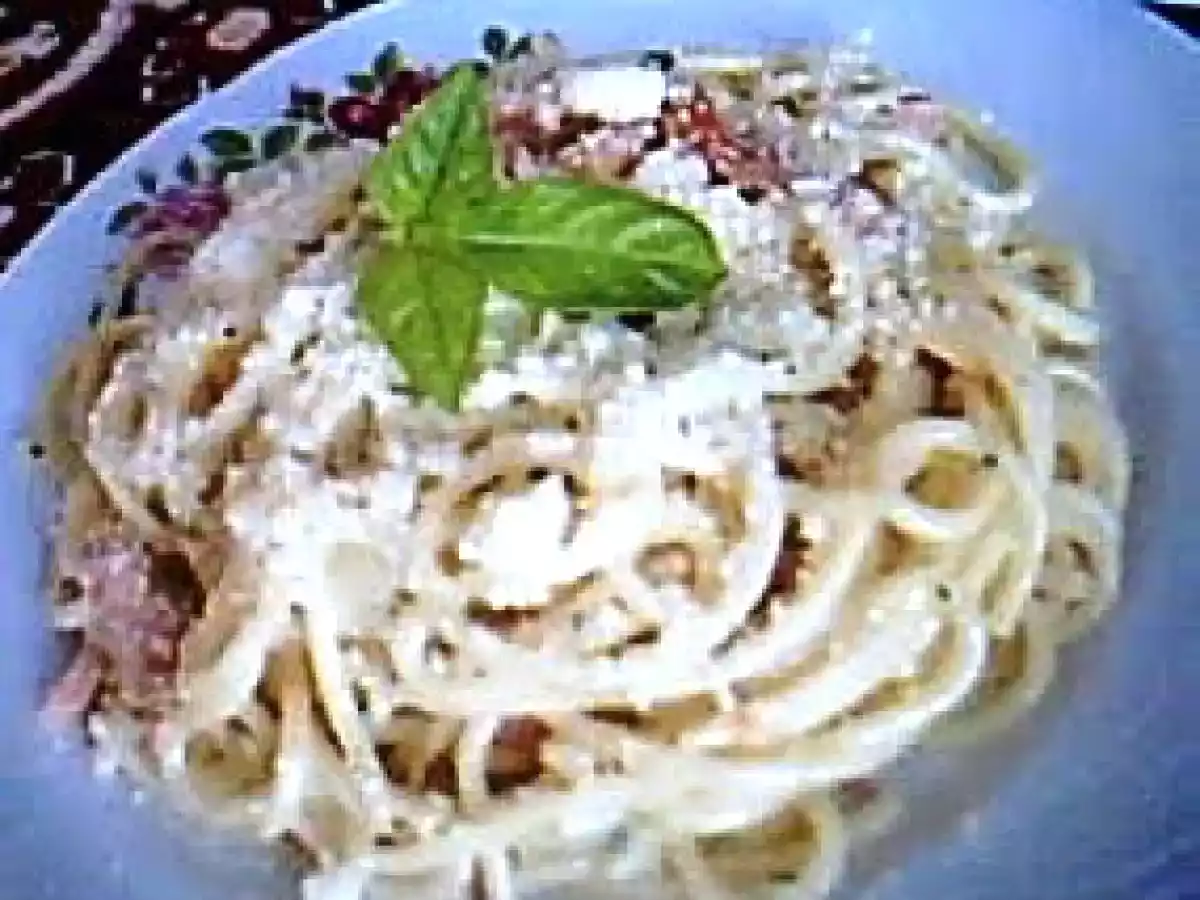 Paste cu sunca si sos de smantana