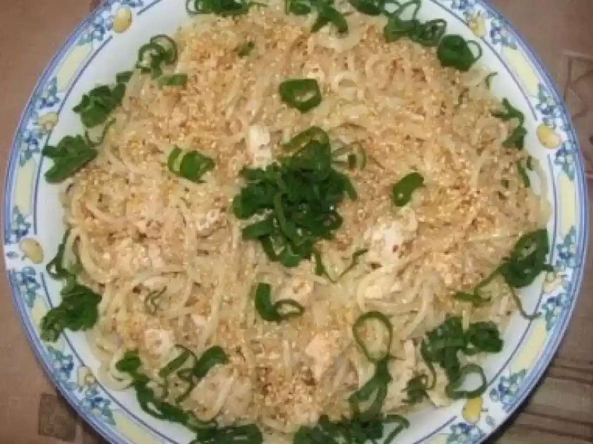 Paste cu susan si carne de pui