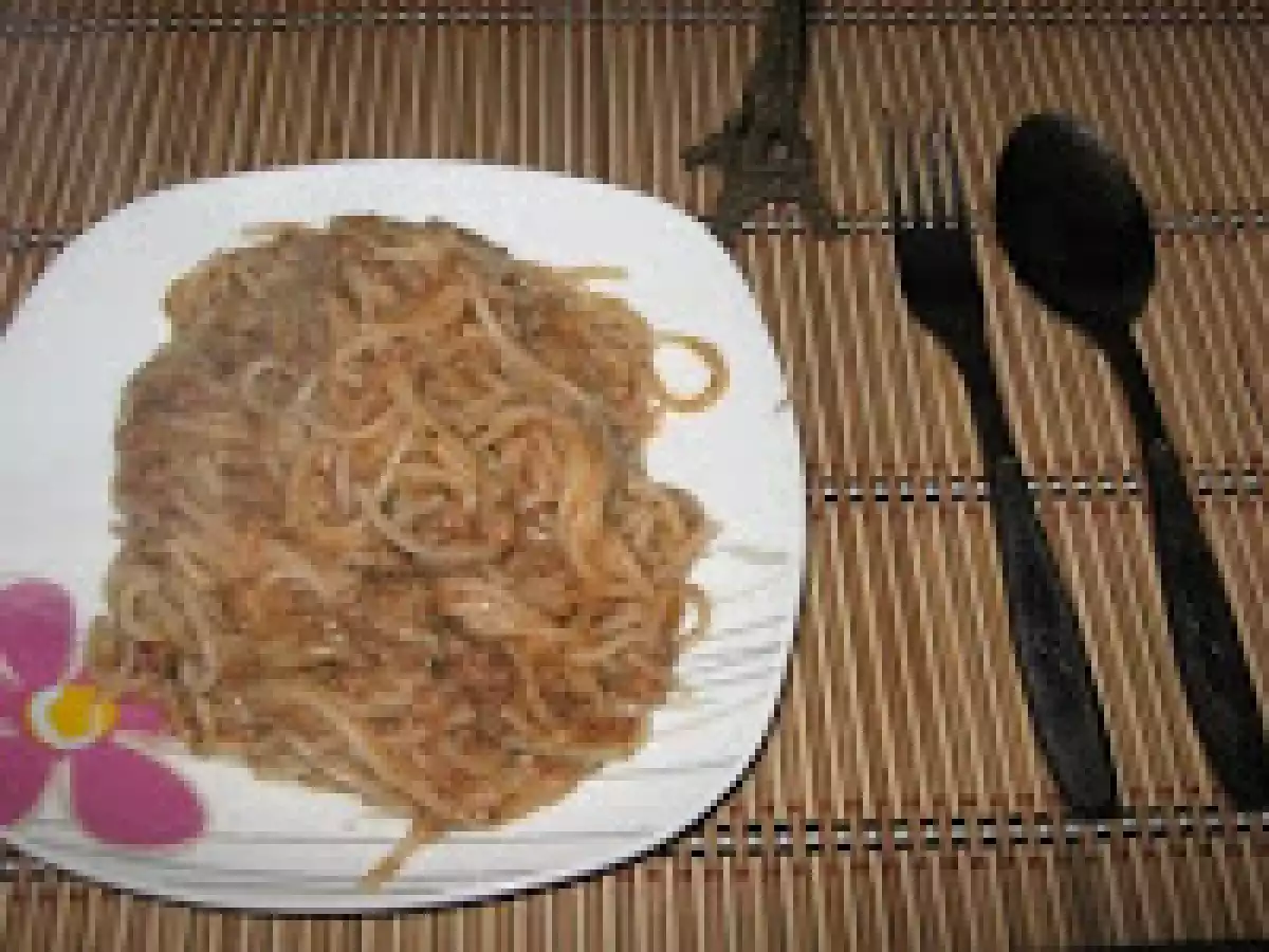 Paste cu ton si sos de rosii