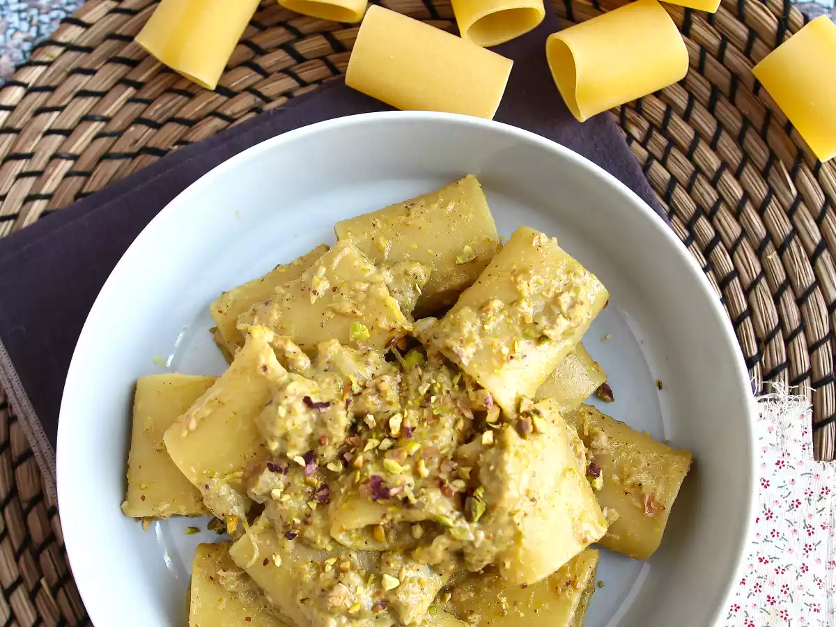 Paste cu un sos de ton, fistic și lămâie - poza 3