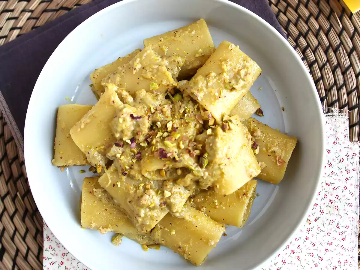 Paste cu un sos de ton, fistic și lămâie - poza 5