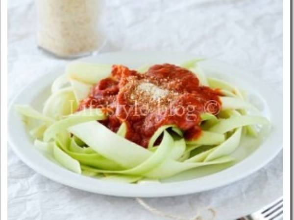 Paste de dovlecel cu sos bolognese vegetal