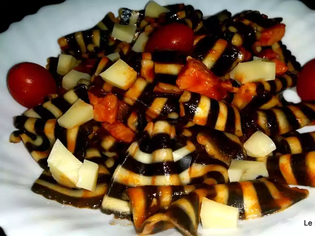 Paste farfalle cu sos de rosii - poza 3