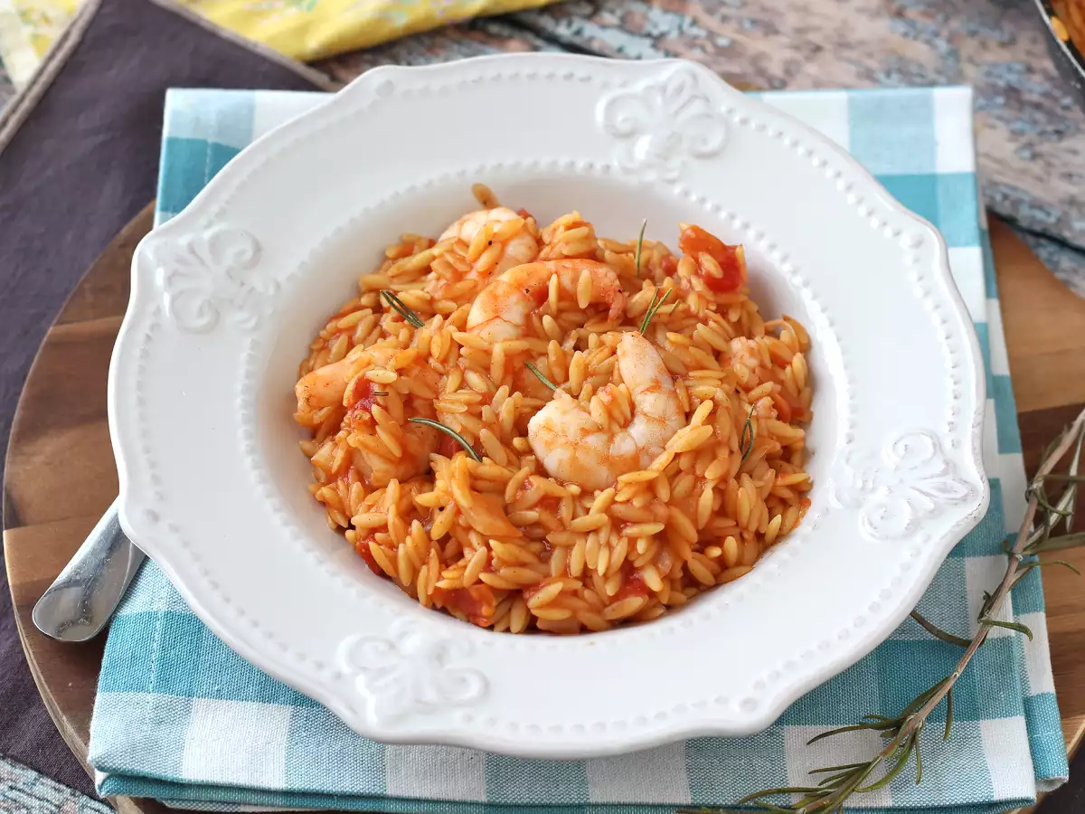 Paste orzo cu roșii și creveți, preparate ca un risotto - poza 3