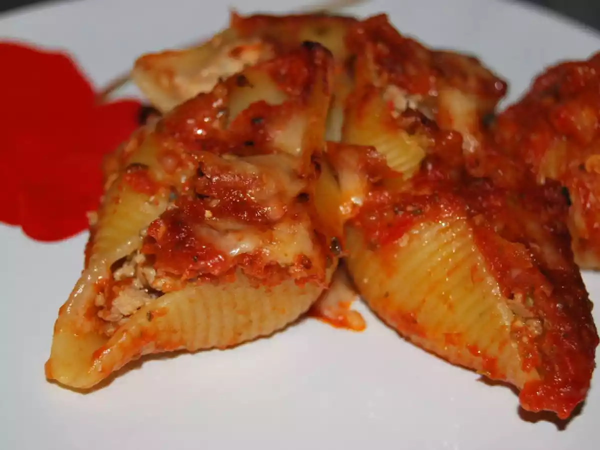 Paste scoici umplute cu pui si ciuperci