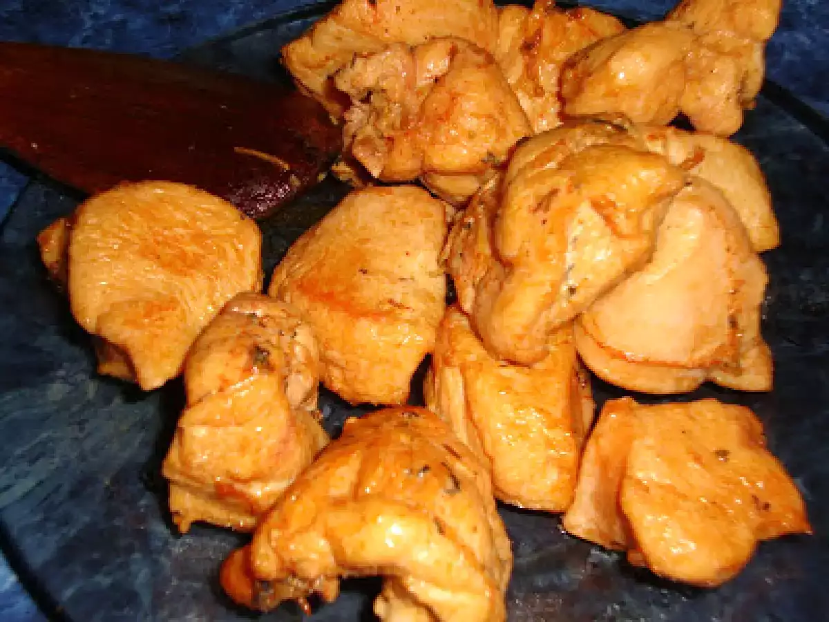 Pastrama de pui cu sos de branza