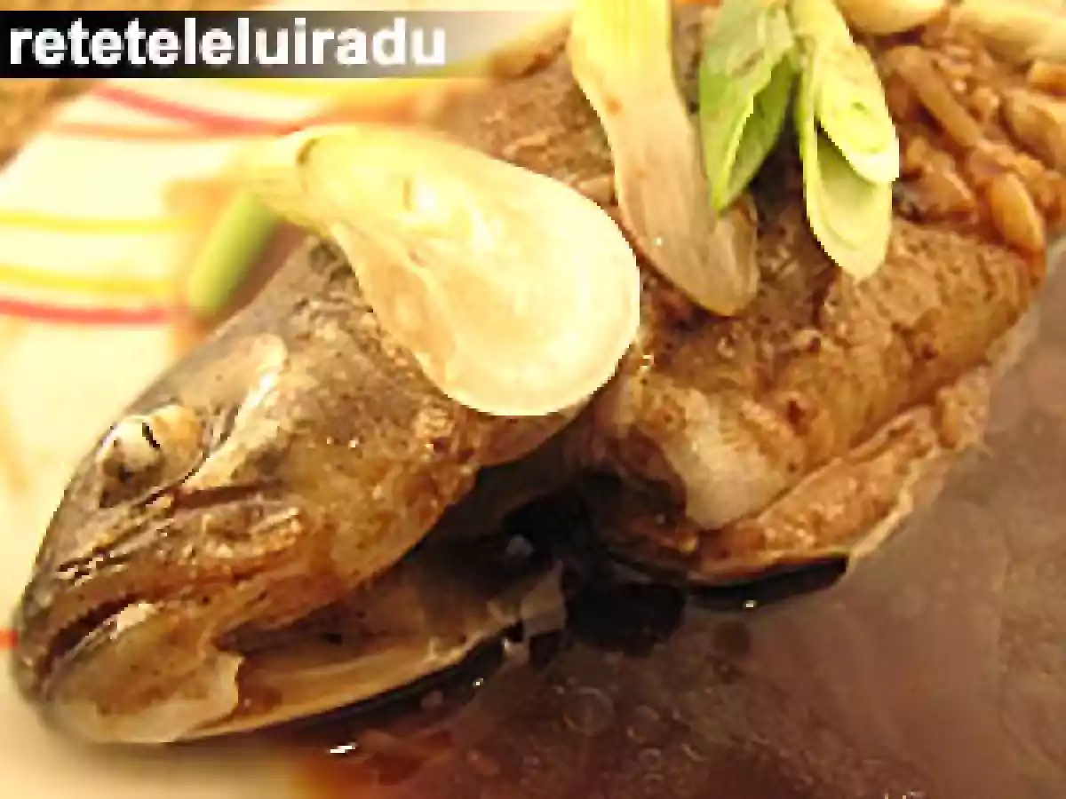 Pastrav cu usturoi si ceapa verde