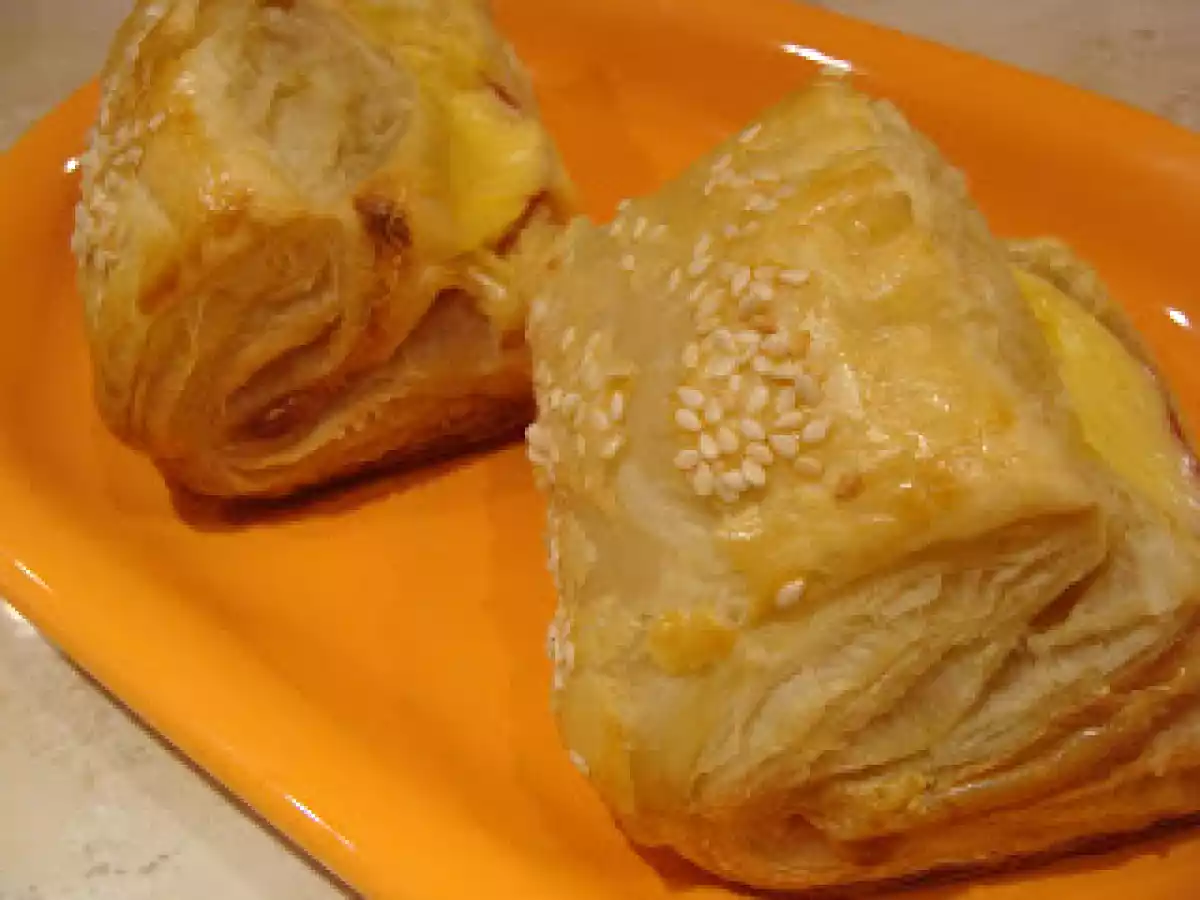 Pateuri cu sunca si cascaval