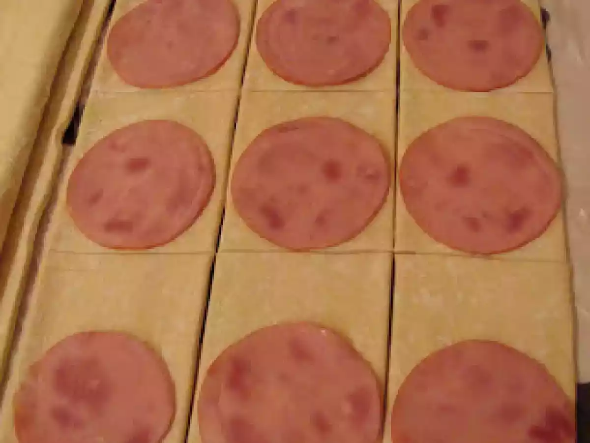 Pateuri cu sunca si cascaval - poza 4