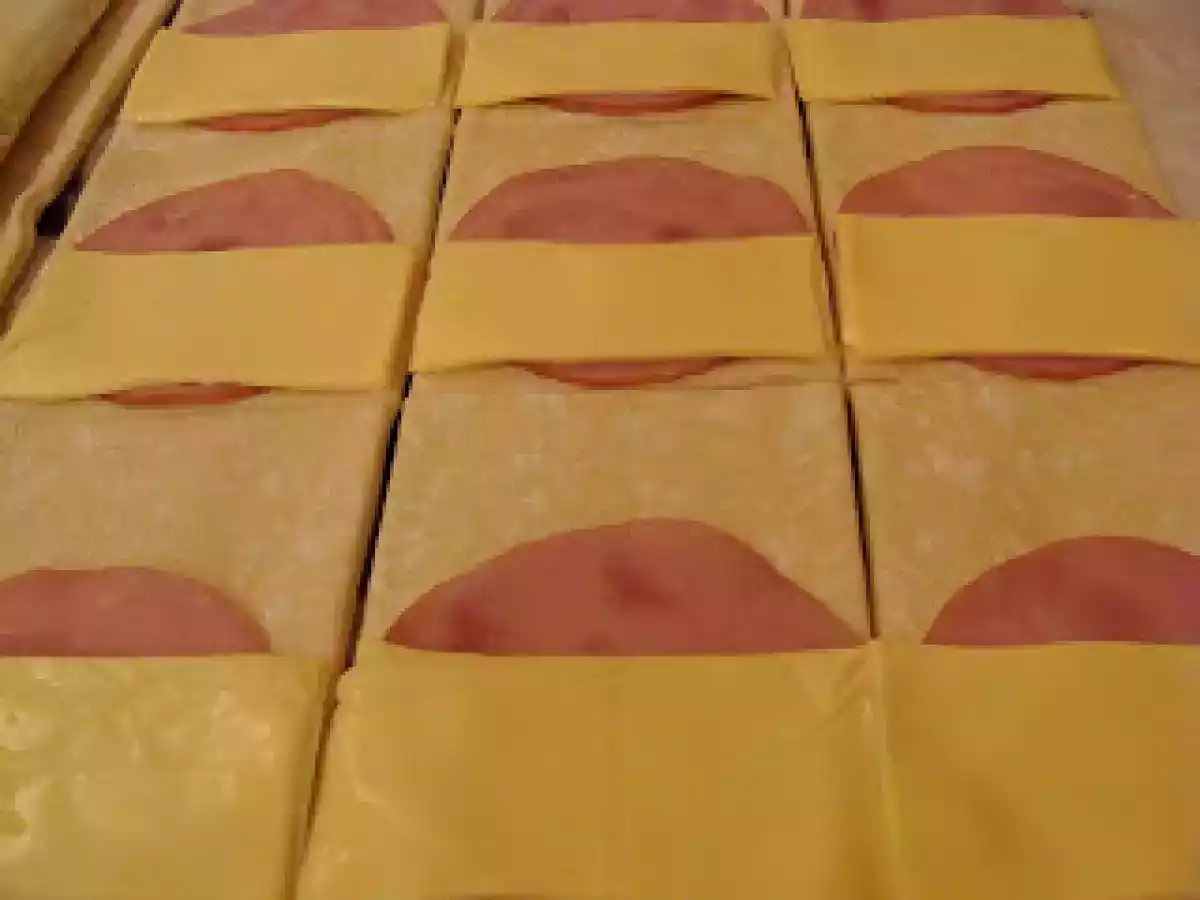 Pateuri cu sunca si cascaval - poza 5