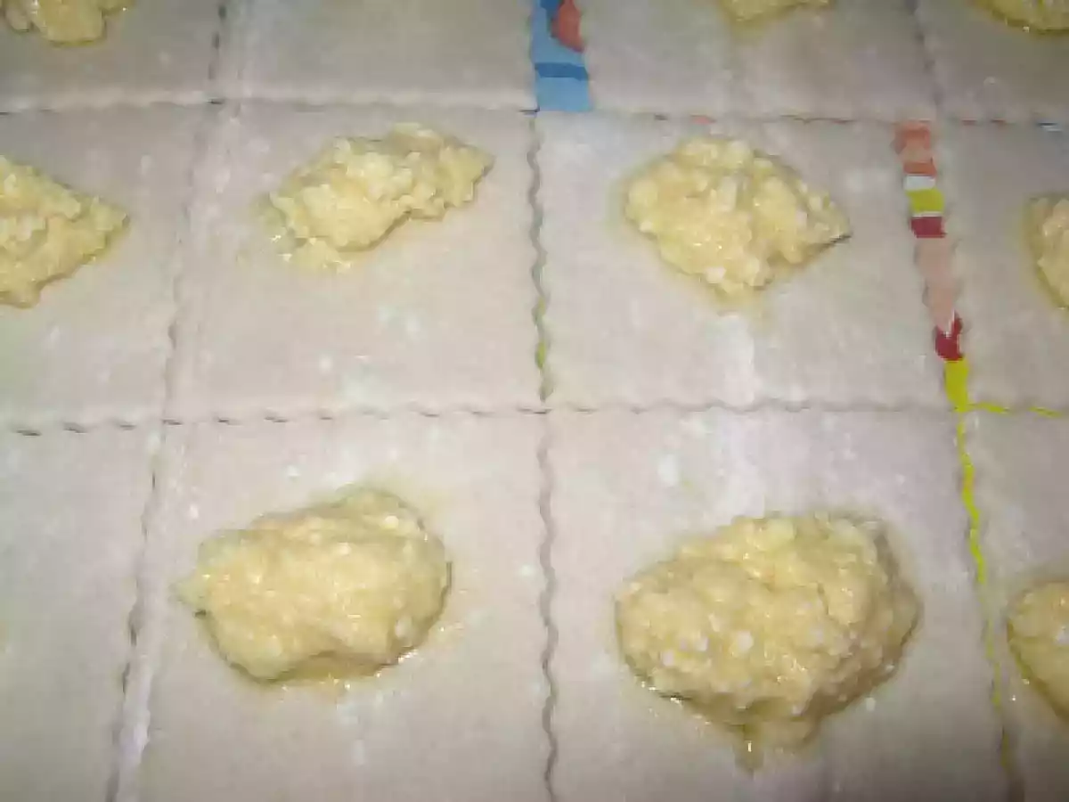 Pateuri sarate cu branza de oaie - poza 2