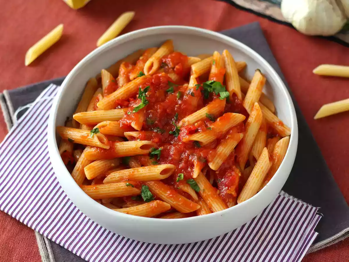 Penne all'arrabbiata: un clasic italian reconfortant! - poza 2