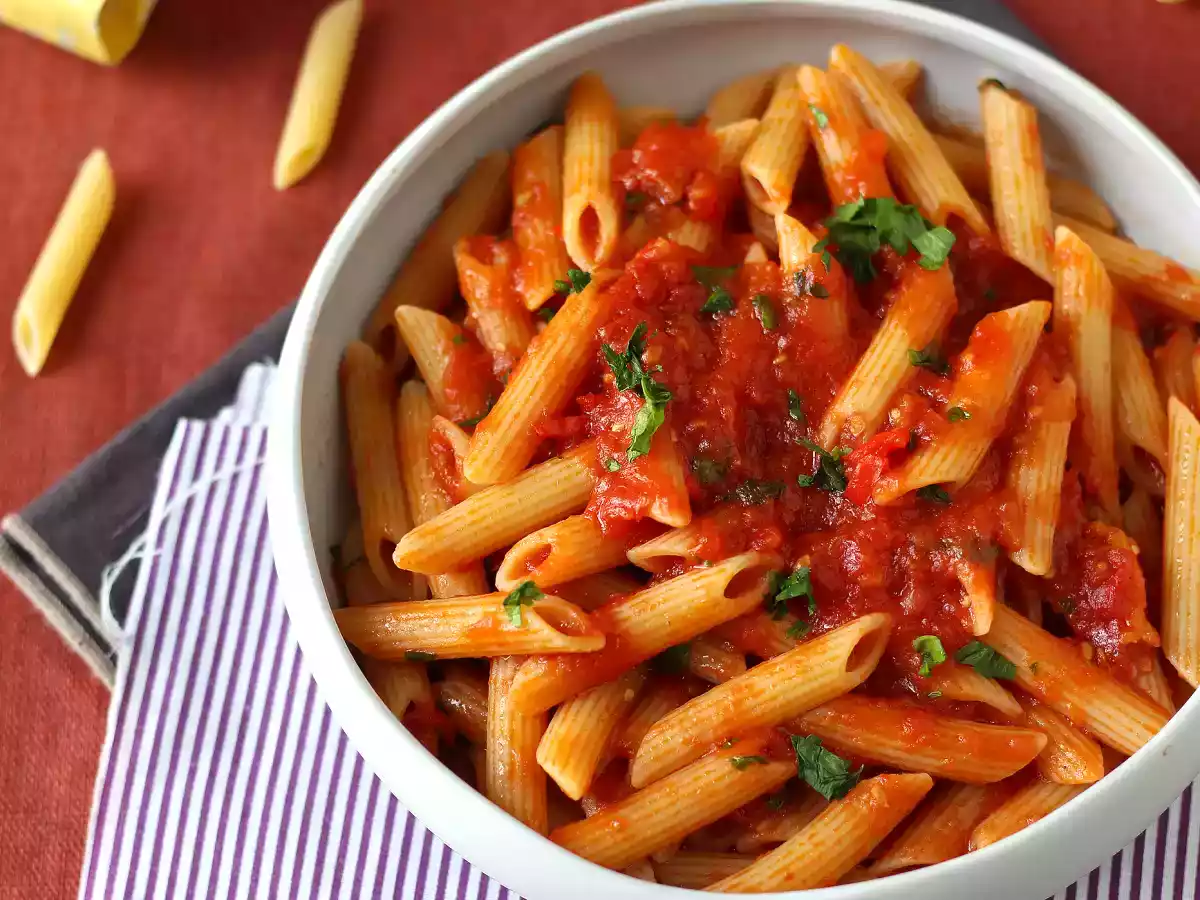 Penne all'arrabbiata: un clasic italian reconfortant! - poza 3