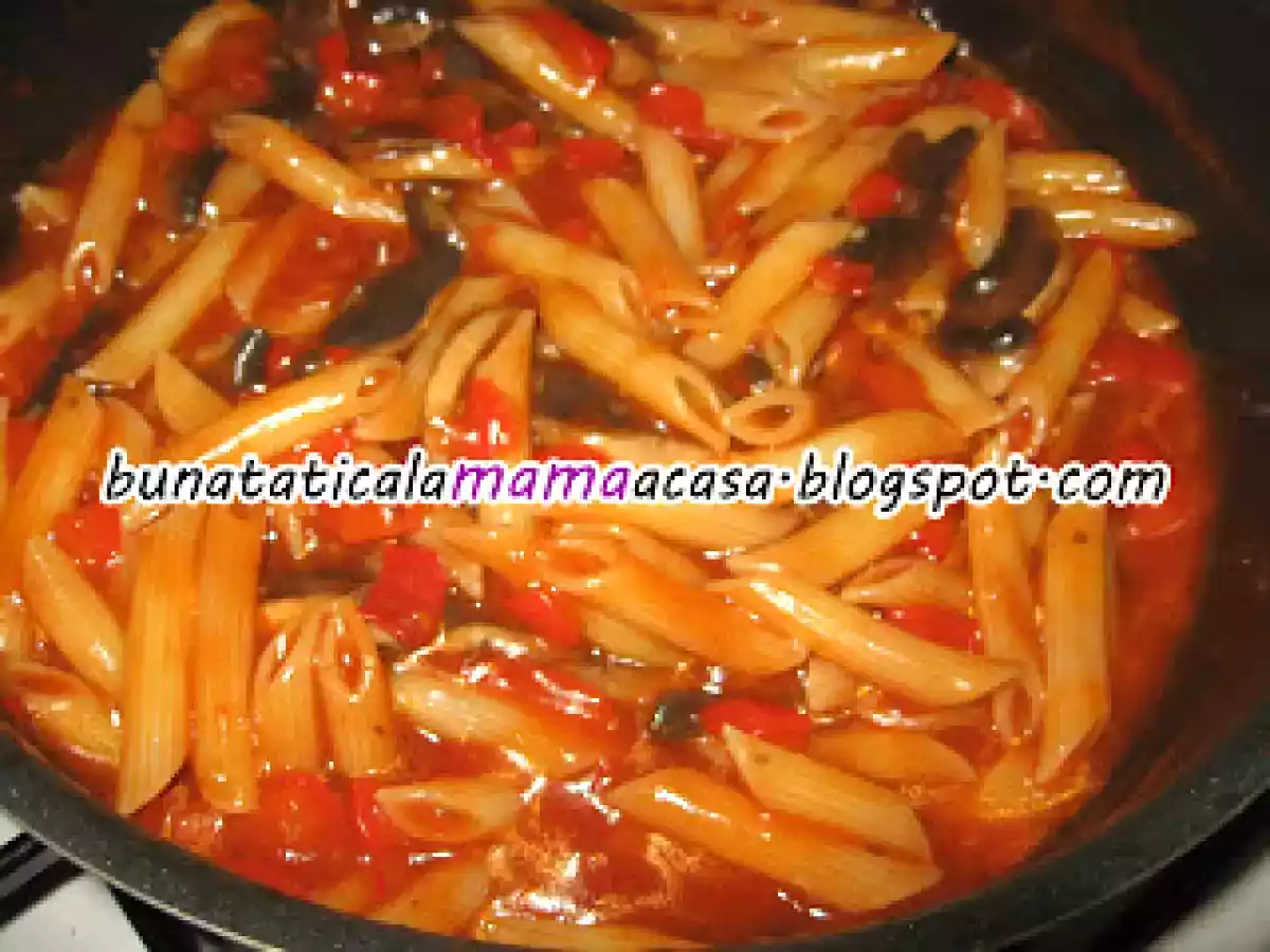 Penne cu ciuperci si sos de ardei