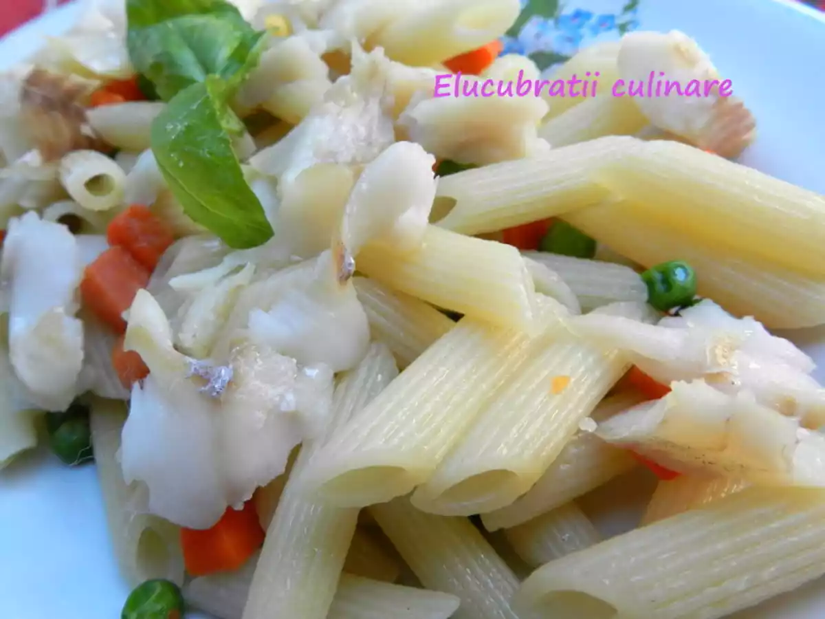 Penne cu legume și cod
