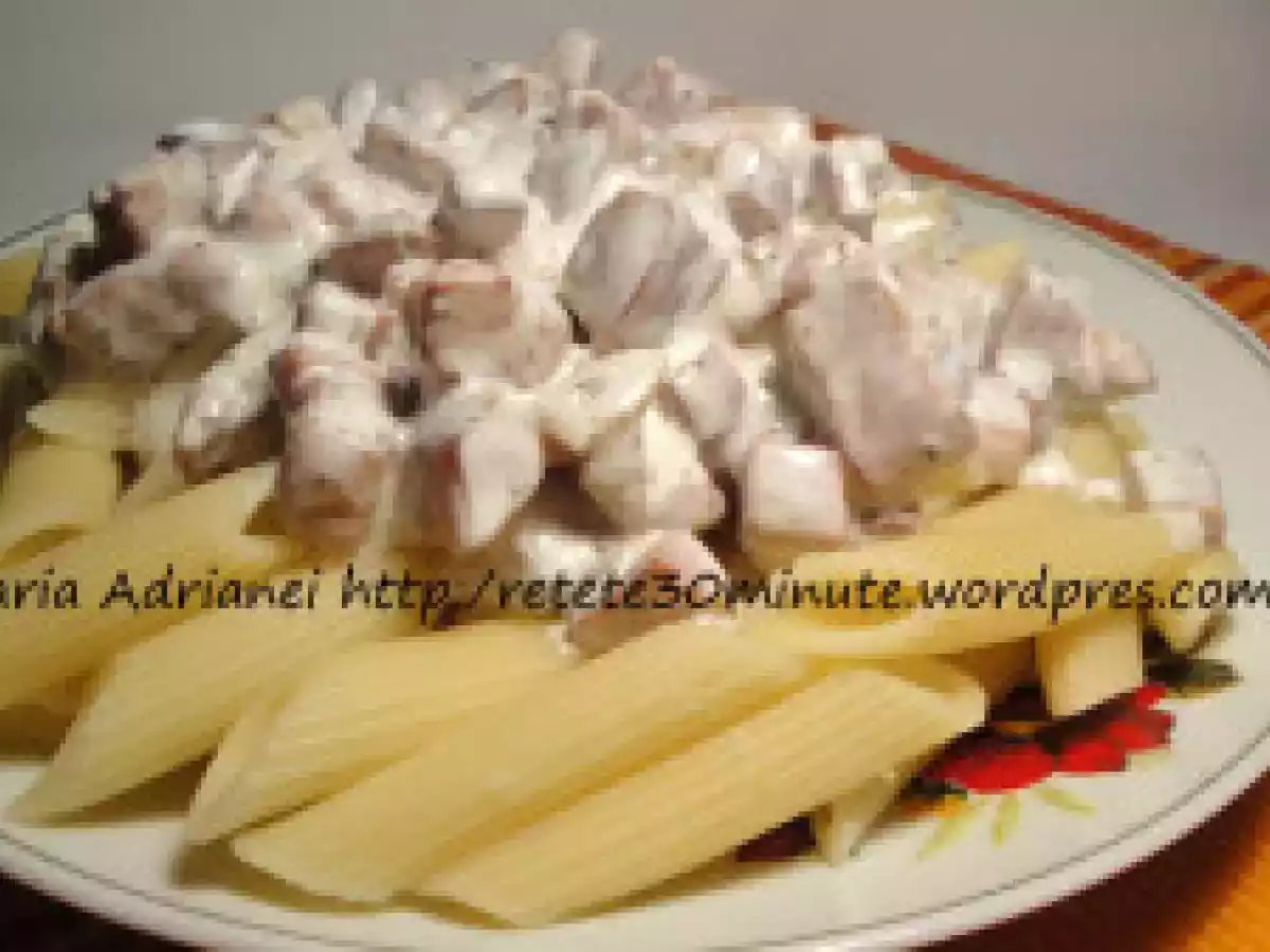Penne cu smantana si bacon