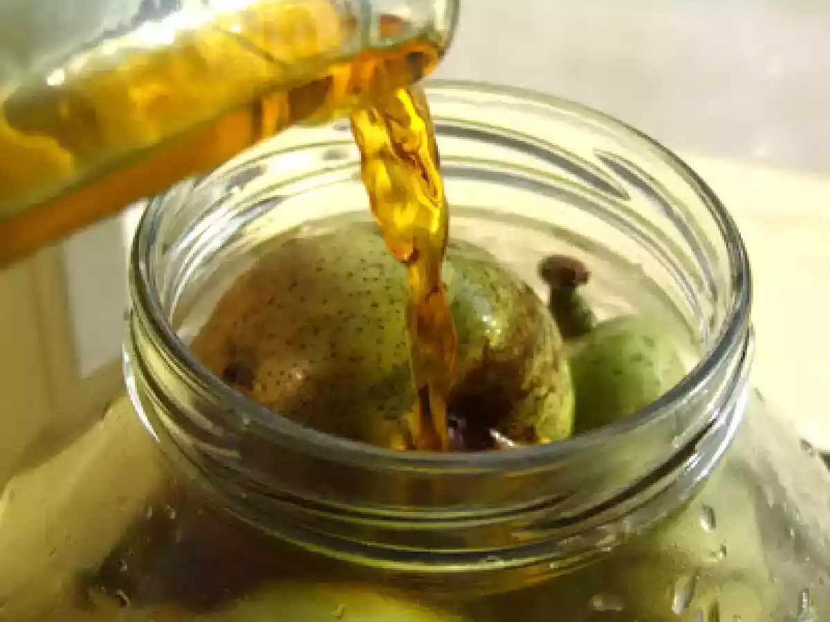 Pere in tuica - poza 5