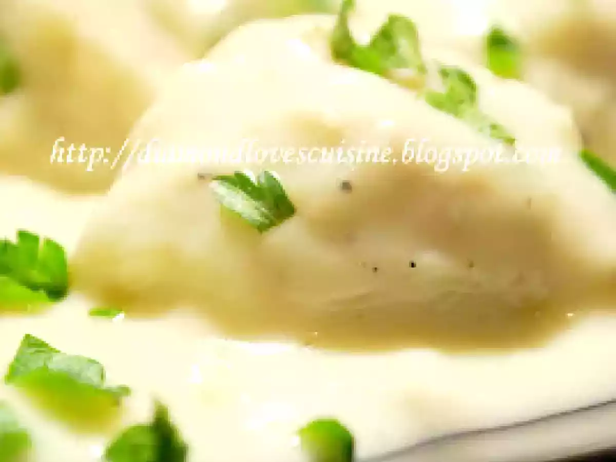 Perisoare in sos bechamel -yummy