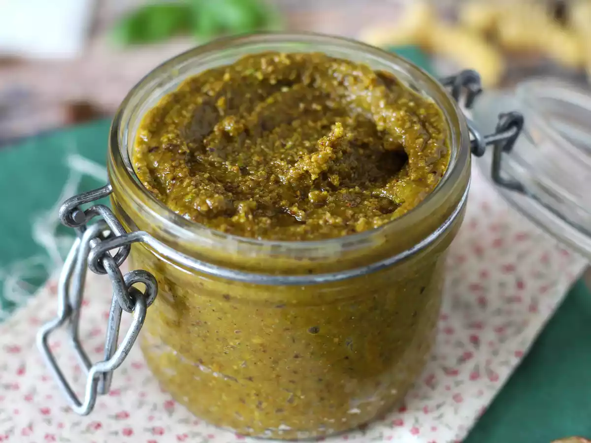 Pesto de fistic, sos ușor și gustos - poza 2