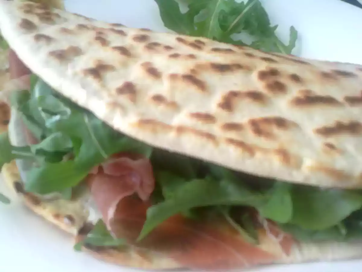 Piadine romagnole cu prosciuto di Parma si rucola