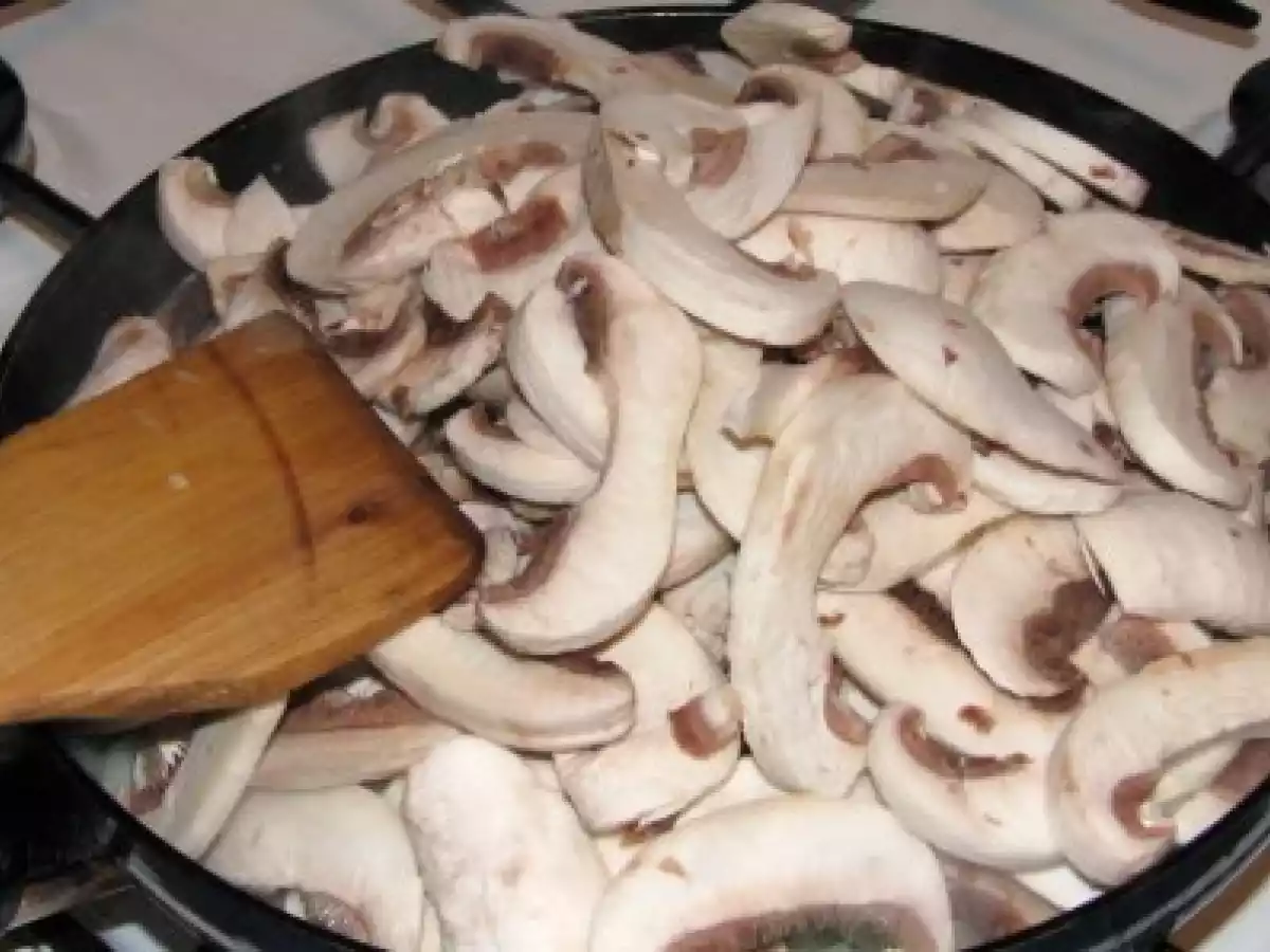 Piept de curcan umplut cu ciuperci, masline si cascaval - poza 8