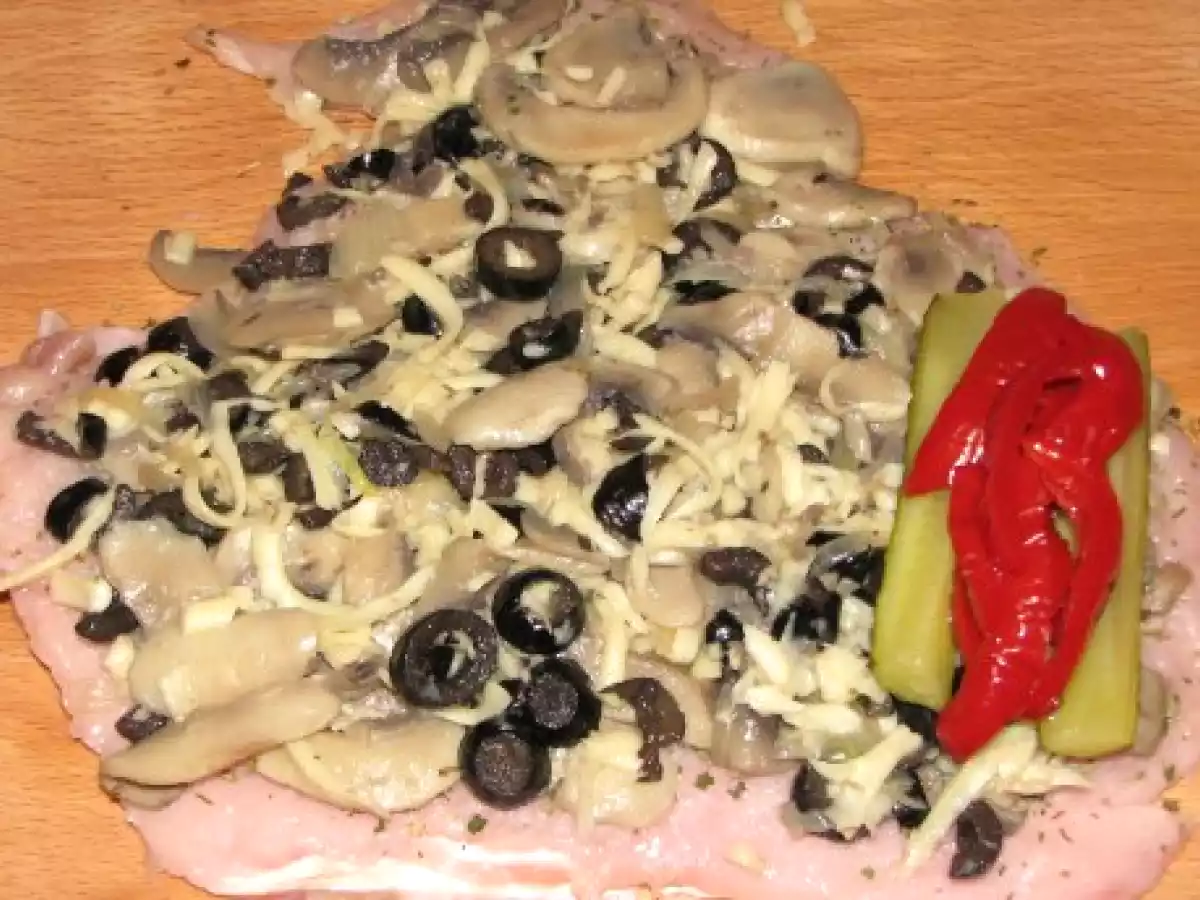 Piept de curcan umplut cu ciuperci, masline si cascaval - poza 15