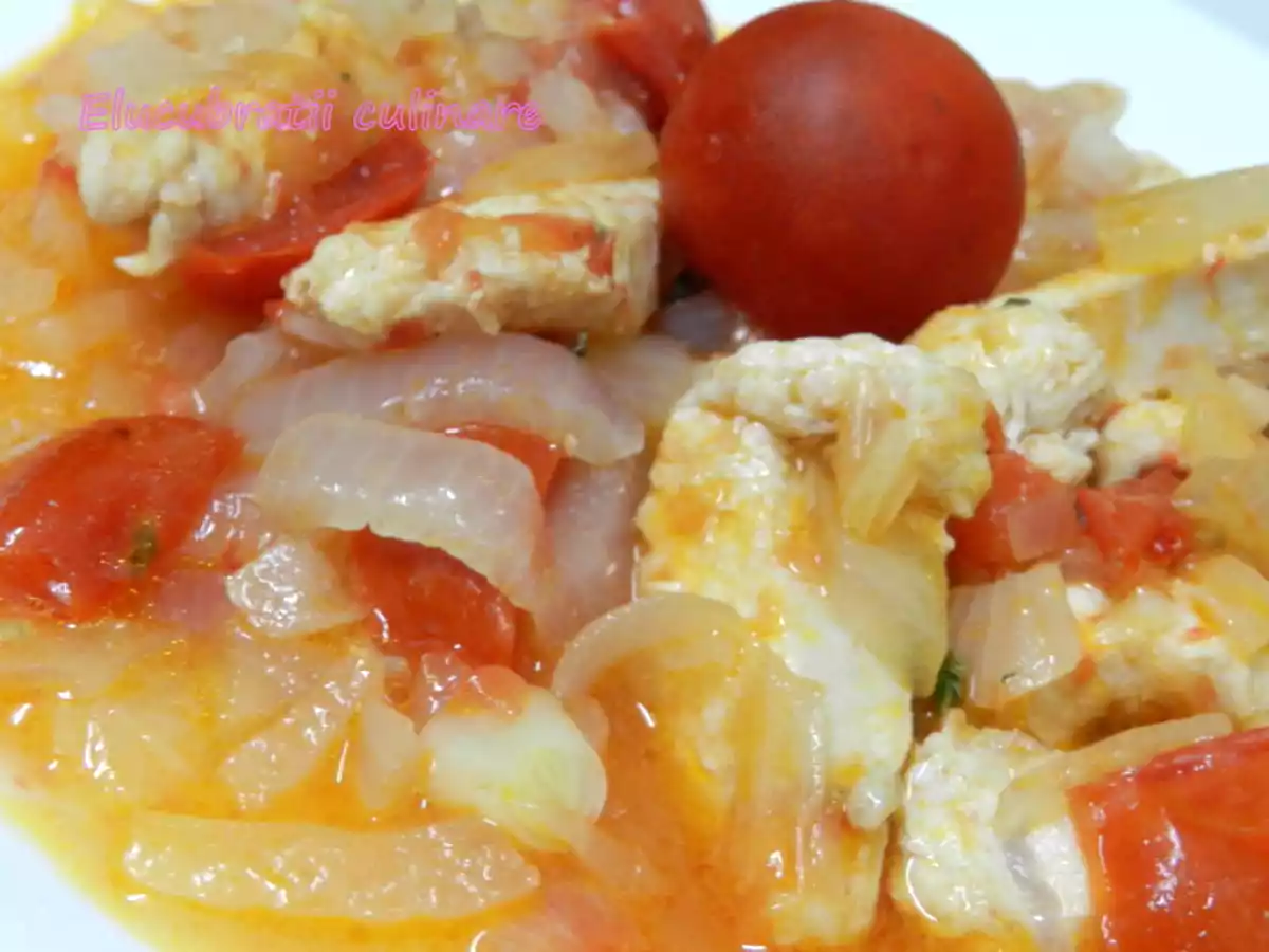 Piept de găină cu ceapă și roșii cherry - poza 2