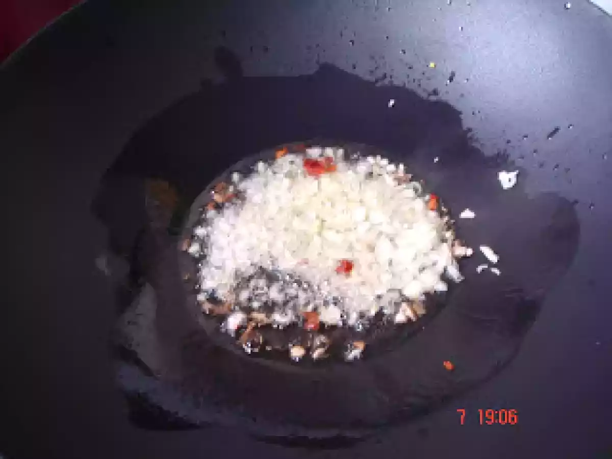 PIEPT DE PUI CU ALUNE - poza 4