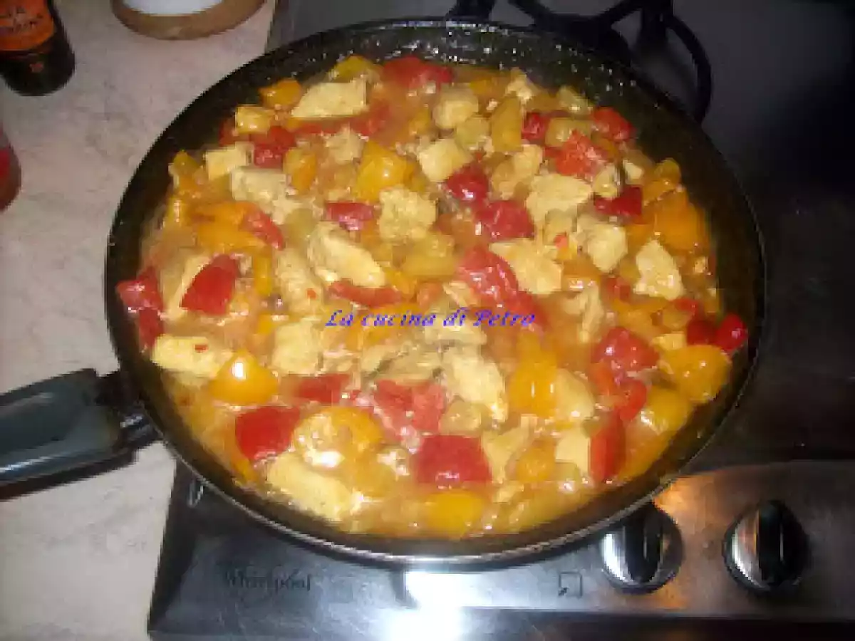 Piept de pui cu ardei gras si ananas