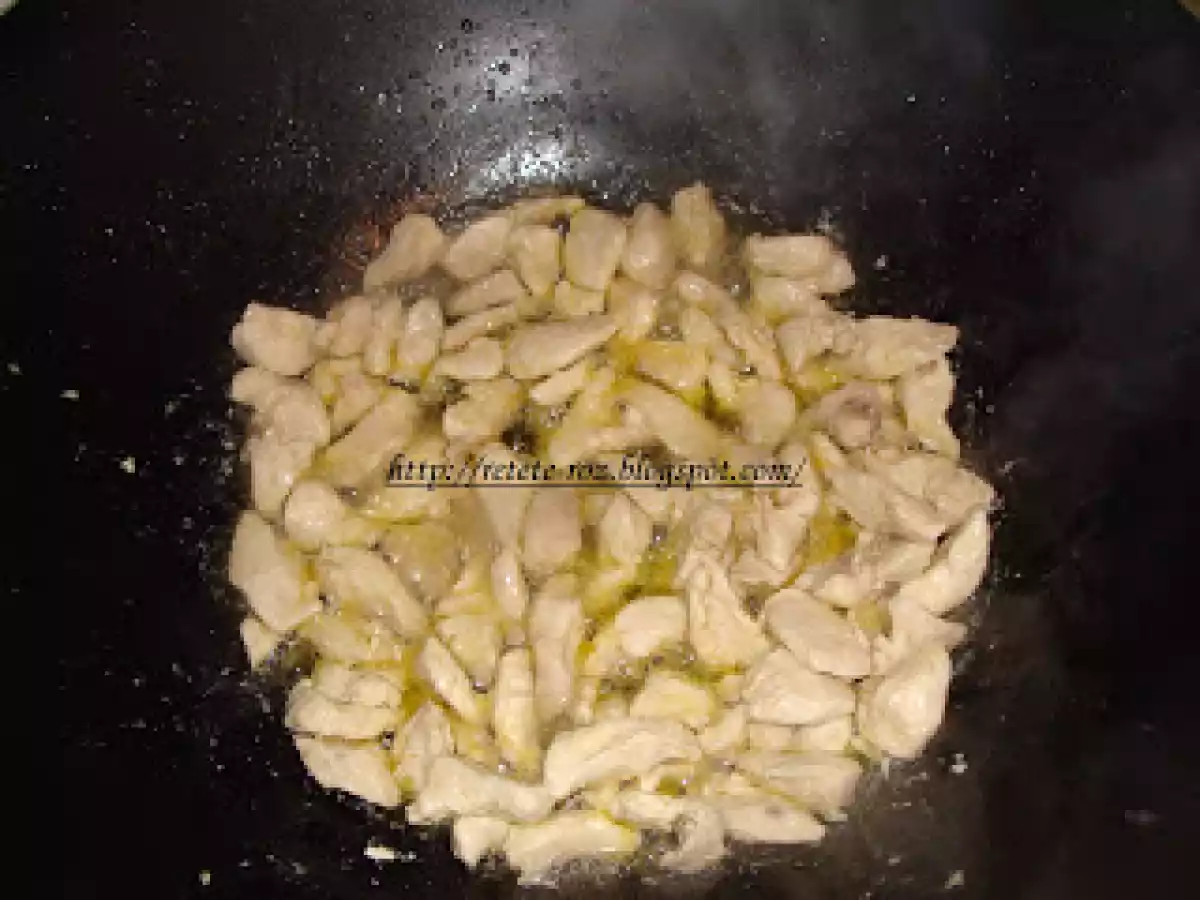 Piept de pui cu legume in wok - poza 2