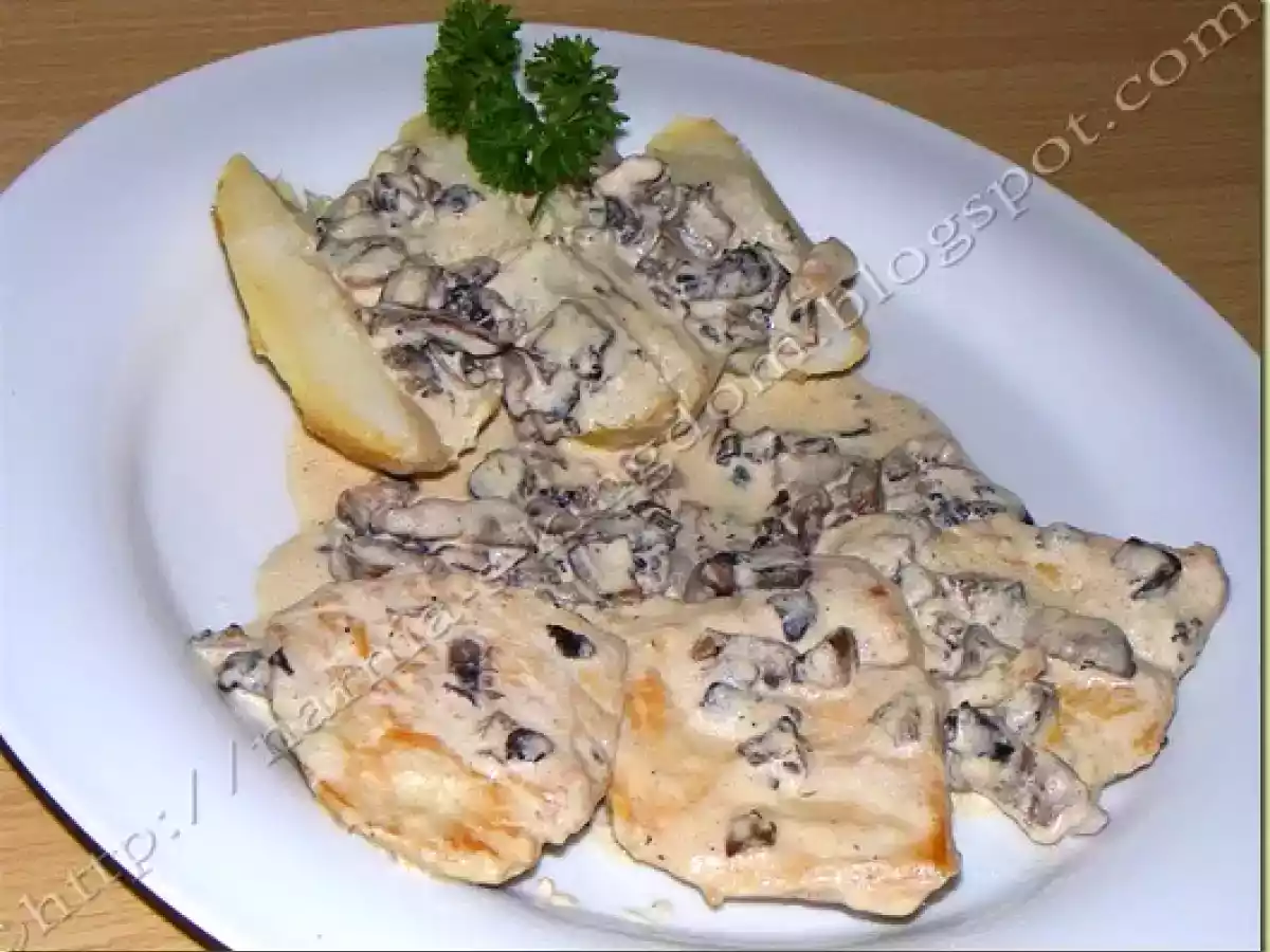 Piept de pui cu smantana si ciuperci