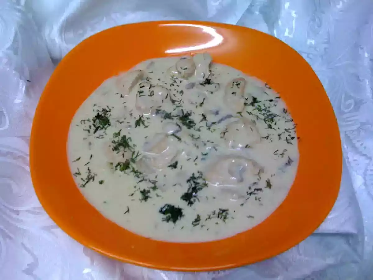 PIEPT DE PUI CU SMANTANA SI CIUPERCI