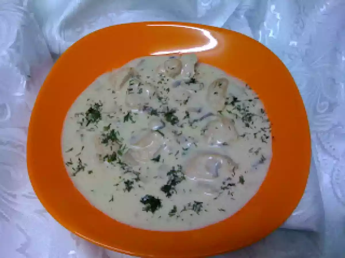 PIEPT DE PUI CU SMANTANA SI CIUPERCI - poza 4