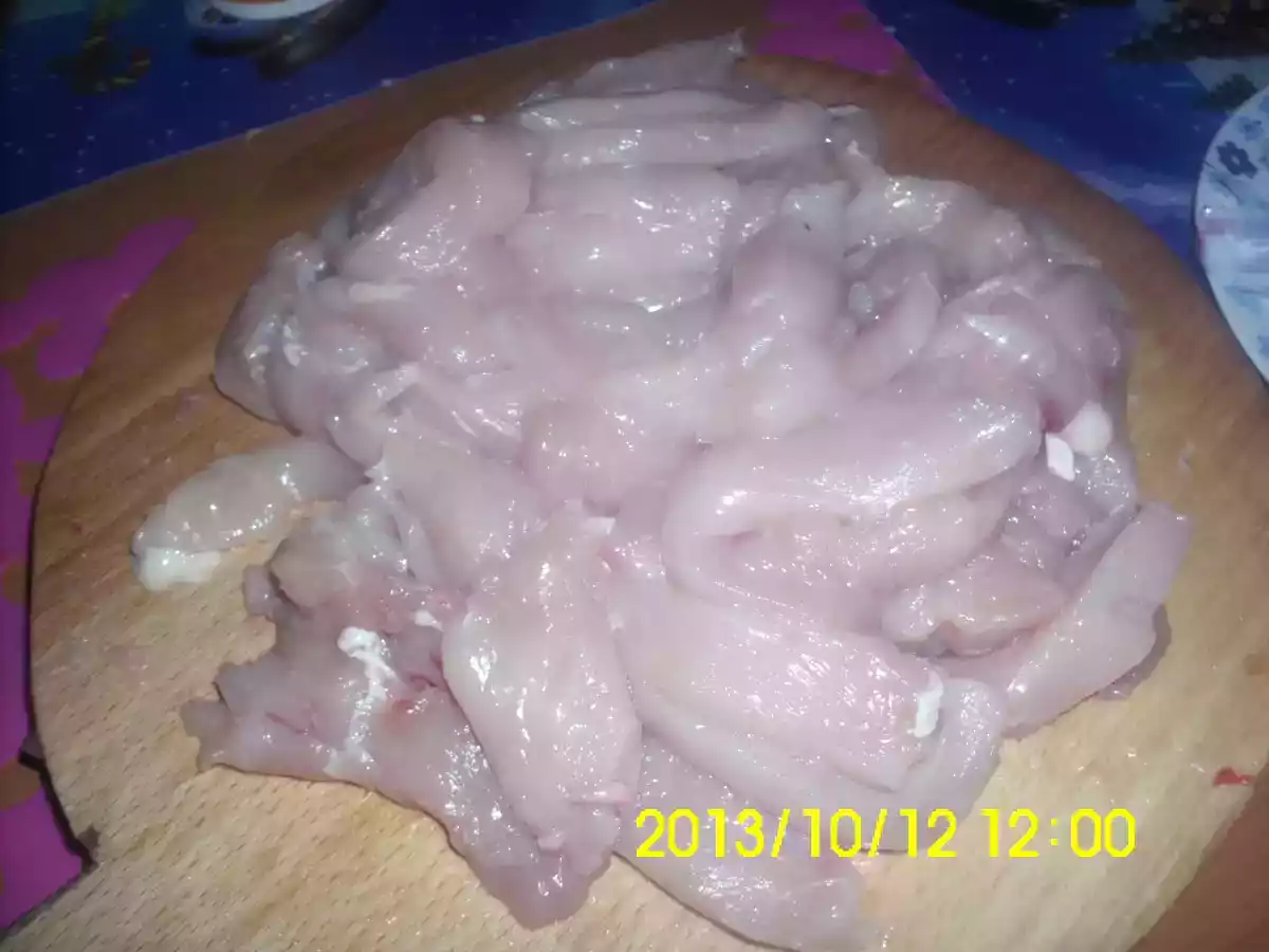 PIEPT DE PUI CU SOS DE SMANTANA SI BRANZA CU MUCEGAI - poza 2