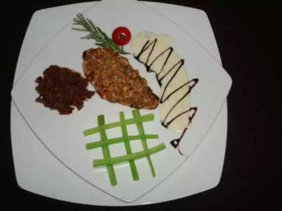 PIEPT DE PUI IN CRUSTA DE NUCI