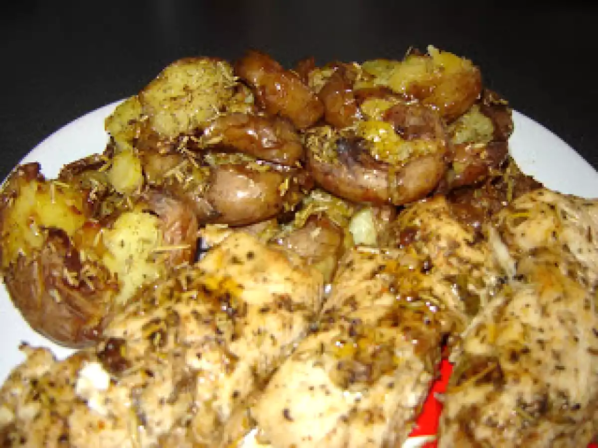 Piept de pui la cuptor cu cartofi noi - poza 2