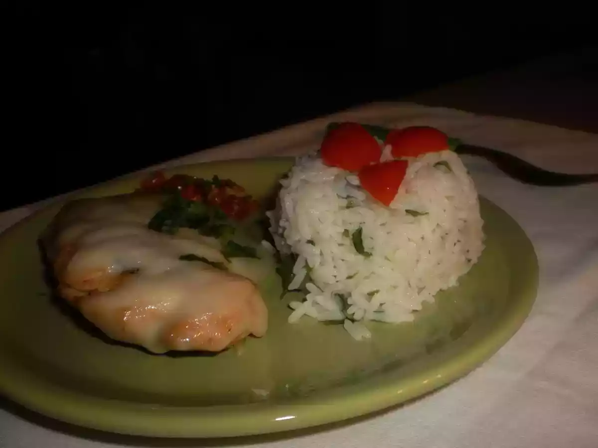 Piept de pui la cuptor cu cascaval si orez