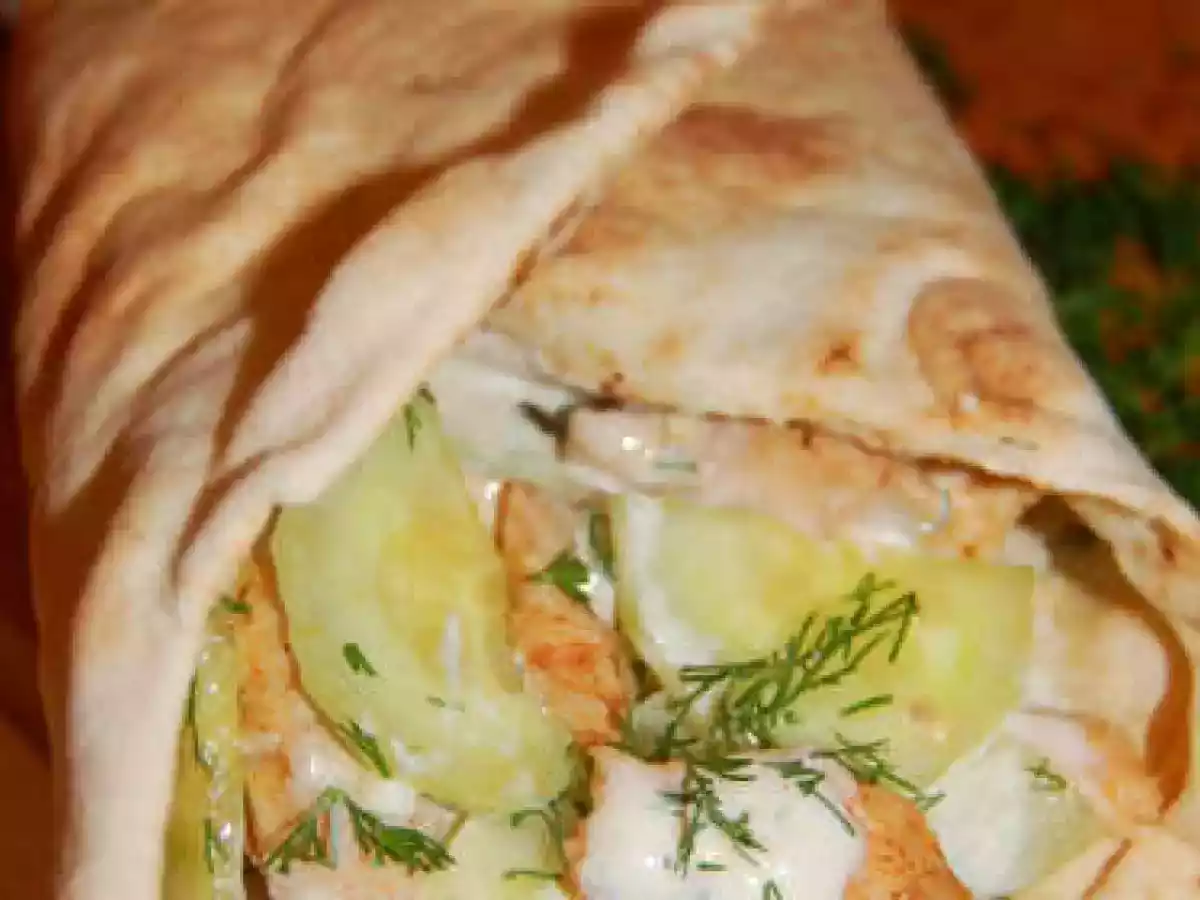 Piept de pui marinat cu lipie