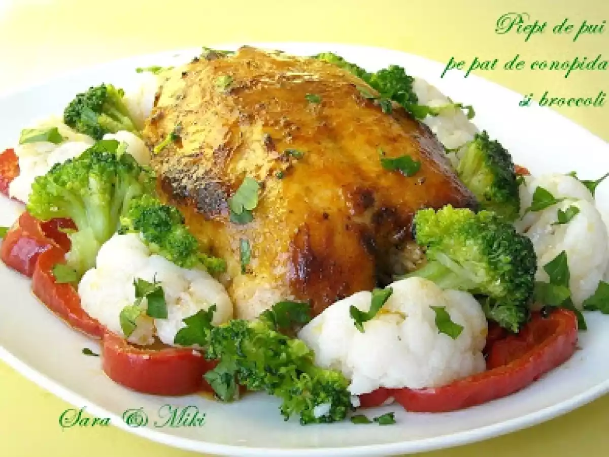 Piept de pui pe pat de conopida si broccoli - poza 2