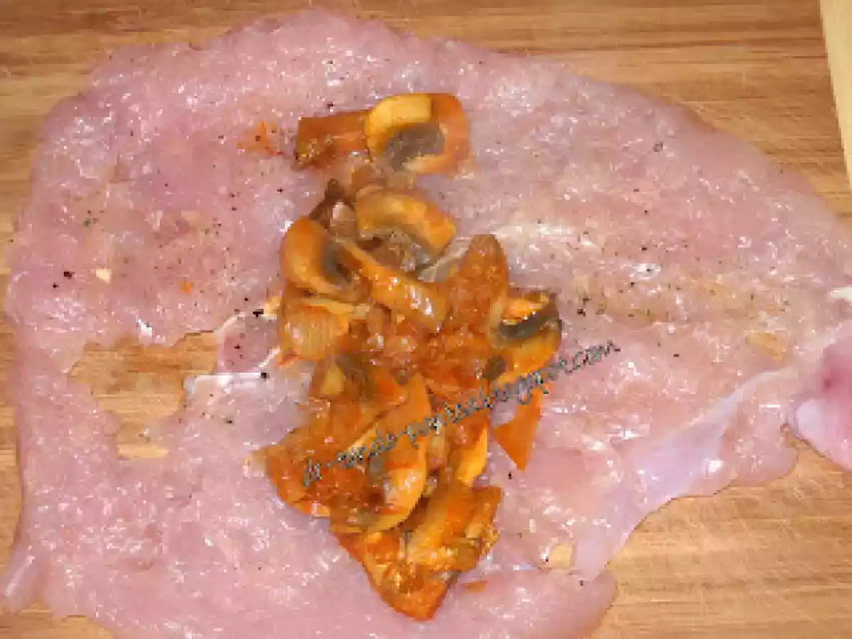 Piept de pui umplut cu ciuperci, rucola si rozmarin cu garnitura de legume - poza 6