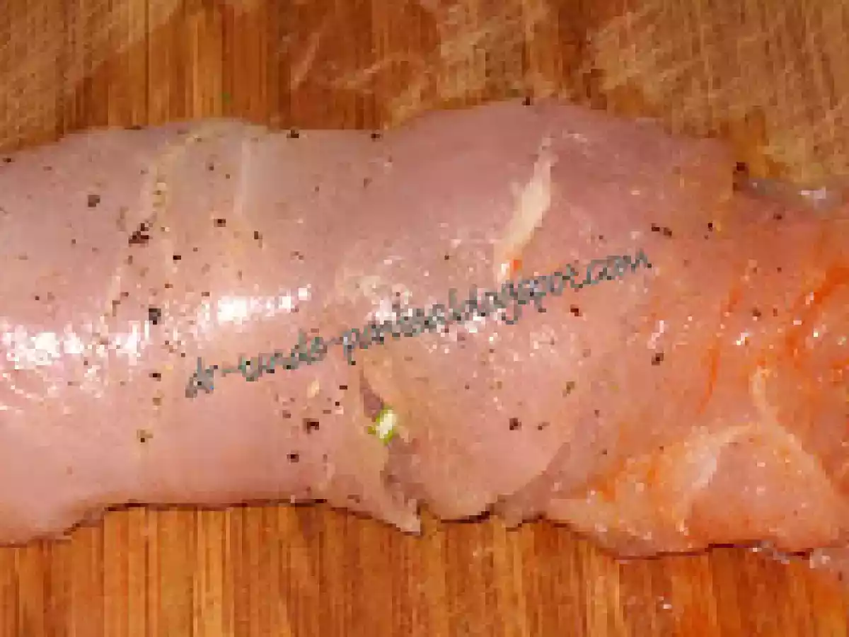 Piept de pui umplut cu ciuperci, rucola si rozmarin cu garnitura de legume - poza 8