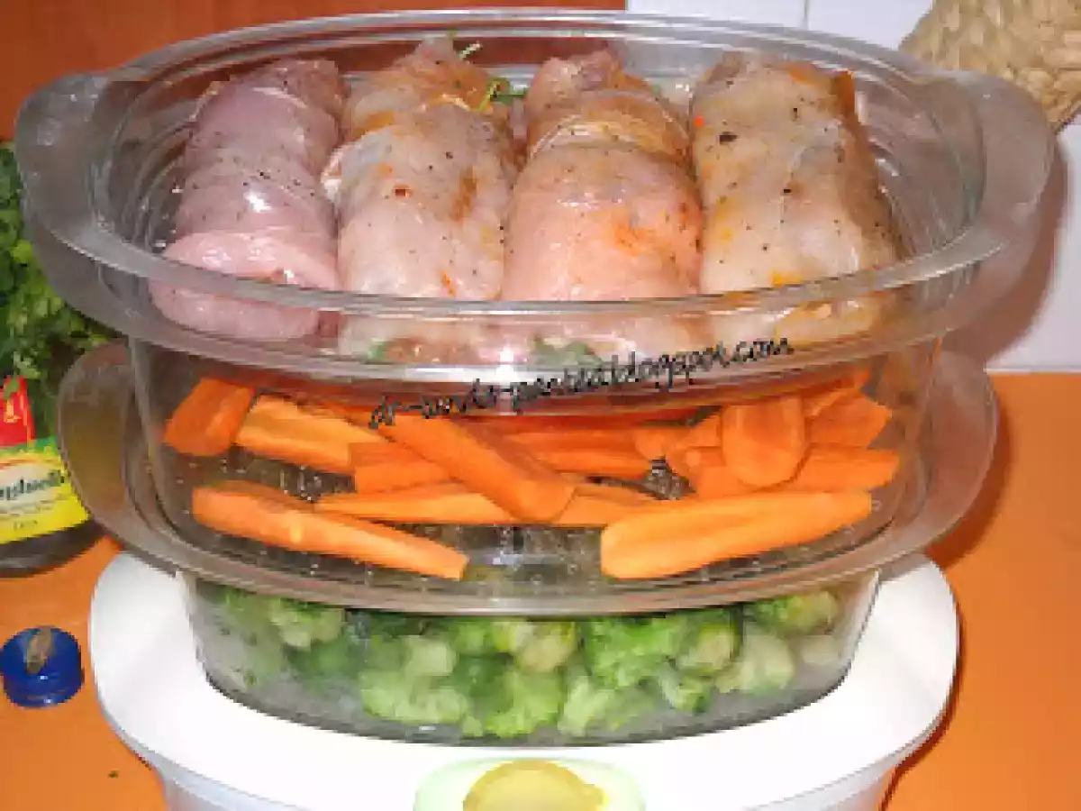 Piept de pui umplut cu ciuperci, rucola si rozmarin cu garnitura de legume - poza 11