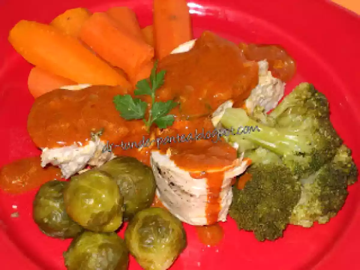 Piept de pui umplut cu ciuperci, rucola si rozmarin cu garnitura de legume - poza 16